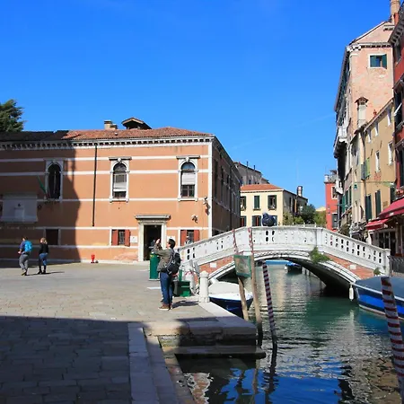 Frari Prestige Canal View דירה
