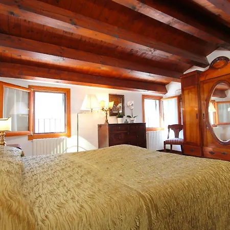 Frari Prestige Canal View Appartamento *