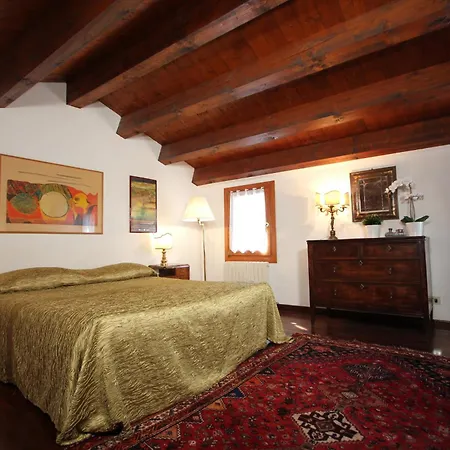 Frari Prestige Canal View Venedik