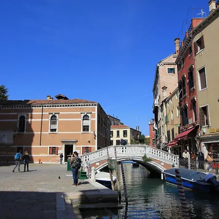 Daire Frari Prestige Canal View